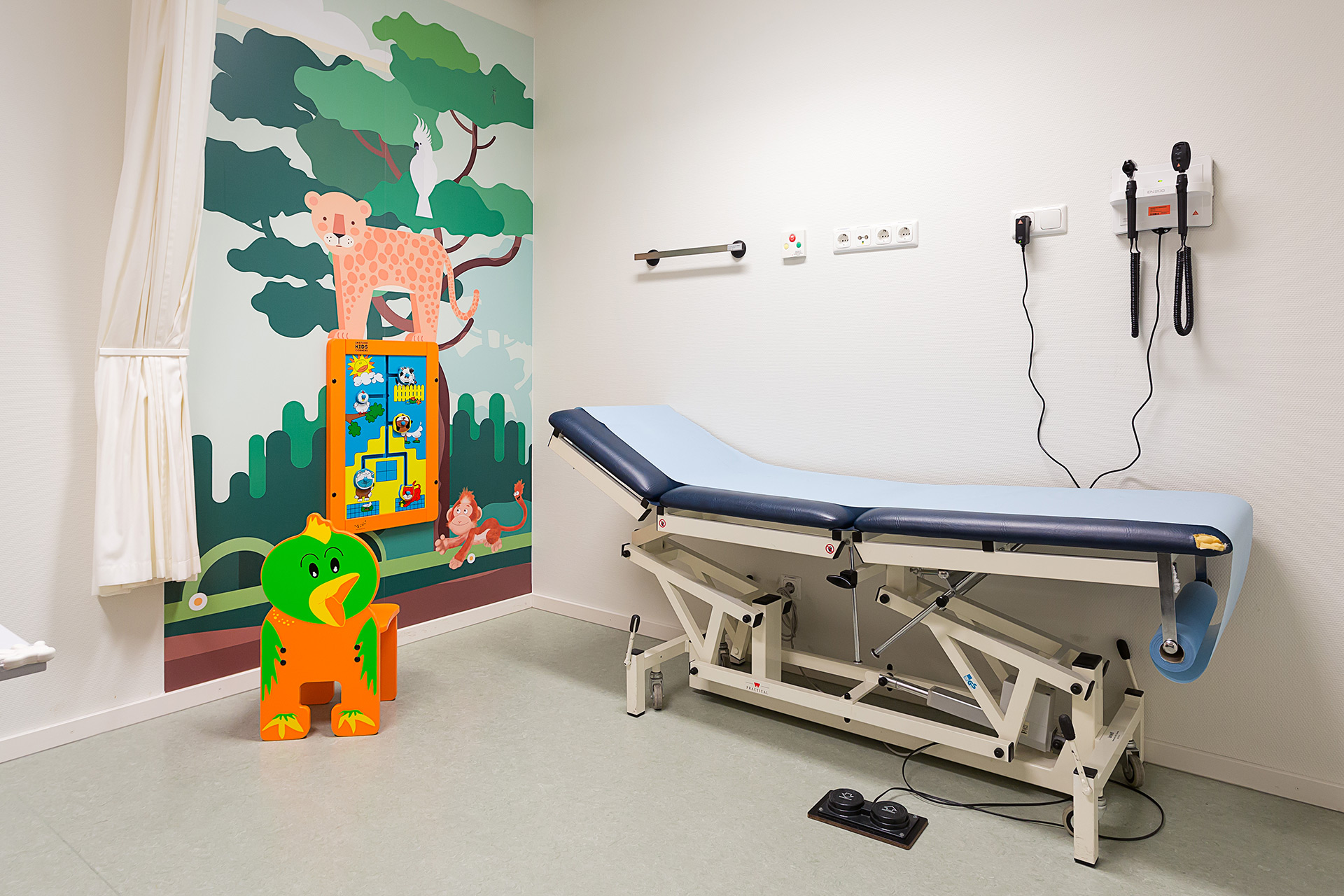 this image shows a kids corner in a treatment room in a hospital