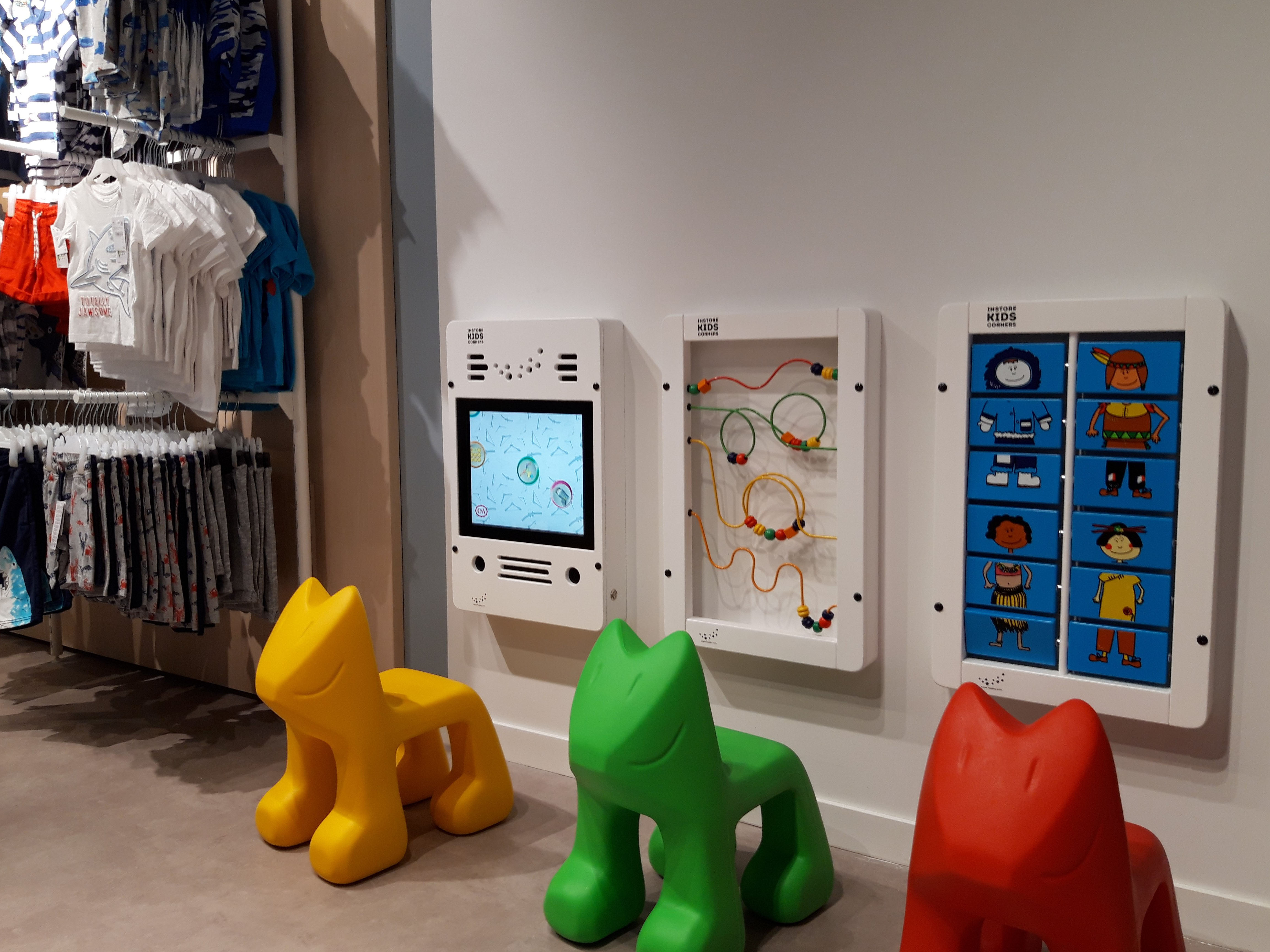 IKC speelhoek voor kinderen bij C&A kledingwinkel IKC speelhoek voor kinderen bij C&A kledingwinkel