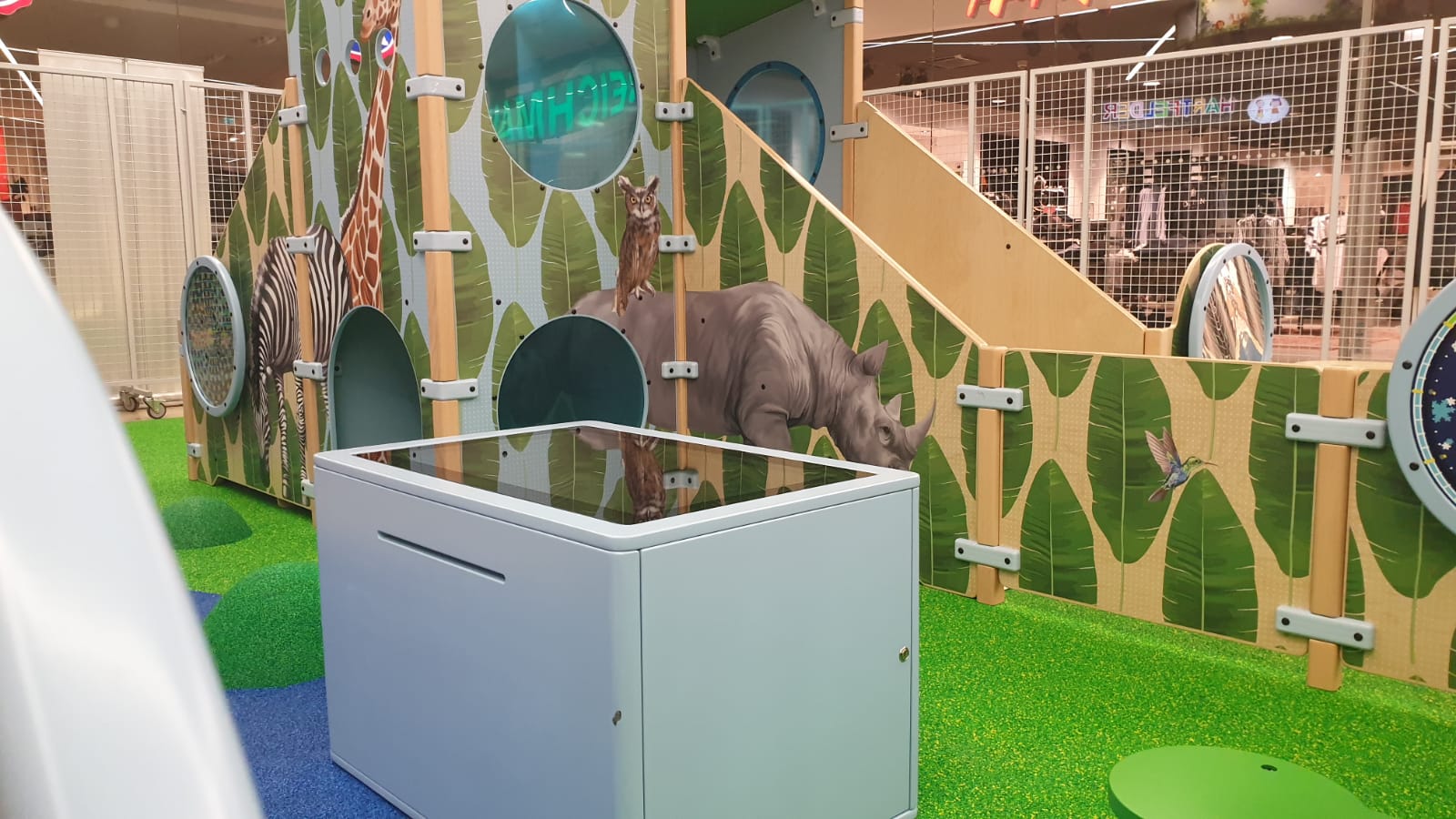 IKC speelhoek voor kinderen bij shoppingcenter Marktplatz in Duitsland IKC speelhoek voor kinderen bij shoppingcenter Marktplatz in Duitsland