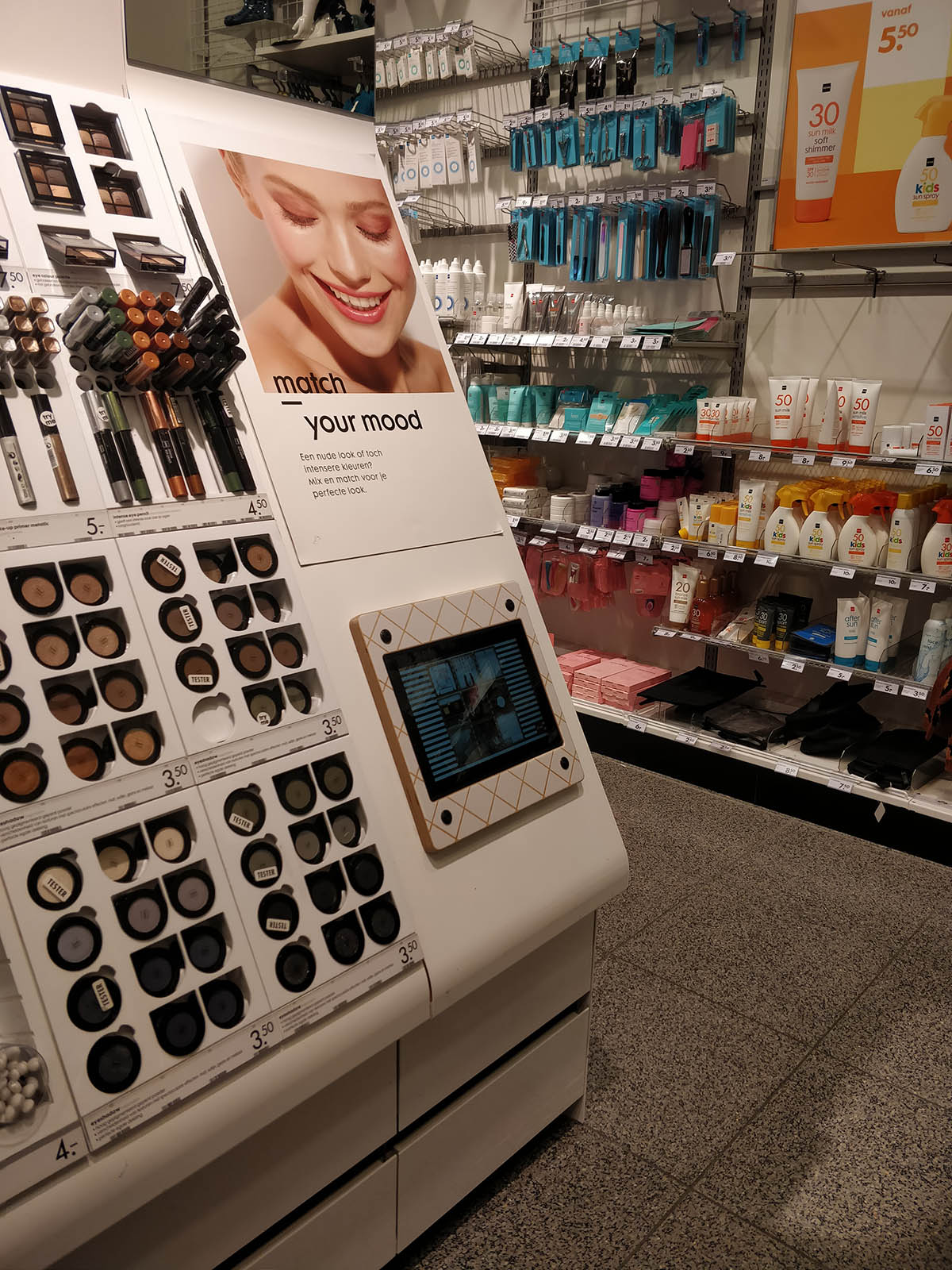 Kinderhoek winkel Hema Op deze afbeelding ziet u een kinderhoek in winkel Hema