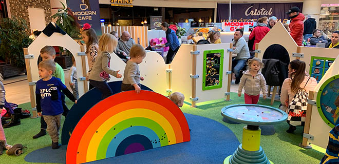 kinderhoek met glijbaan in retail