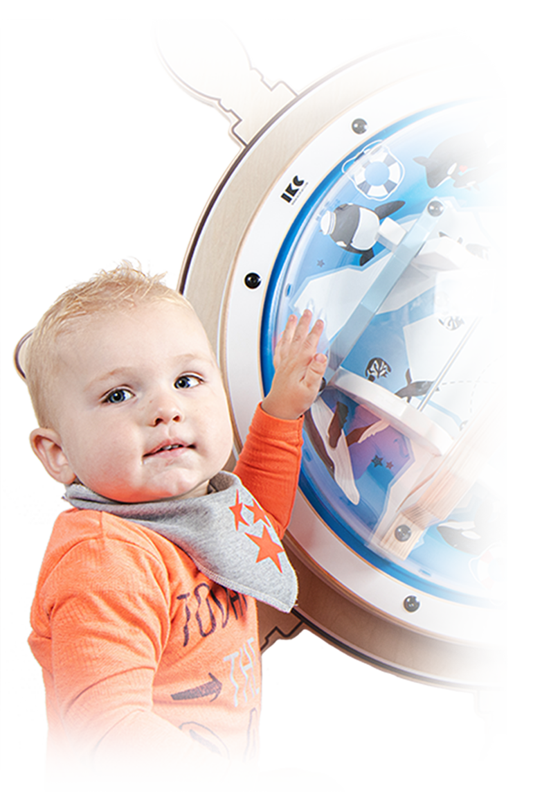 IKC Collectie I Kind spelend met wandspel Tip of the Iceberg IKC Collectie I Kind spelend met wandspel Tip of the Iceberg