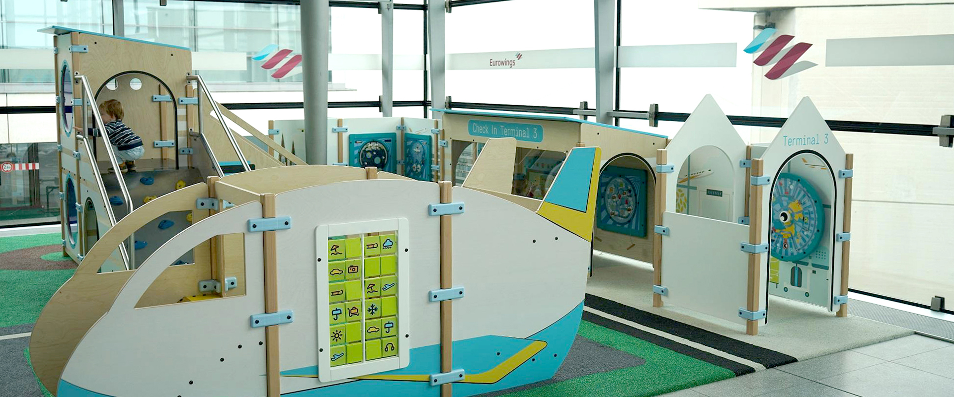 IKC | Airport Keulen speellandschap met custom vliegtuig IKC | Airport Keulen speellandschap met custom vliegtuig