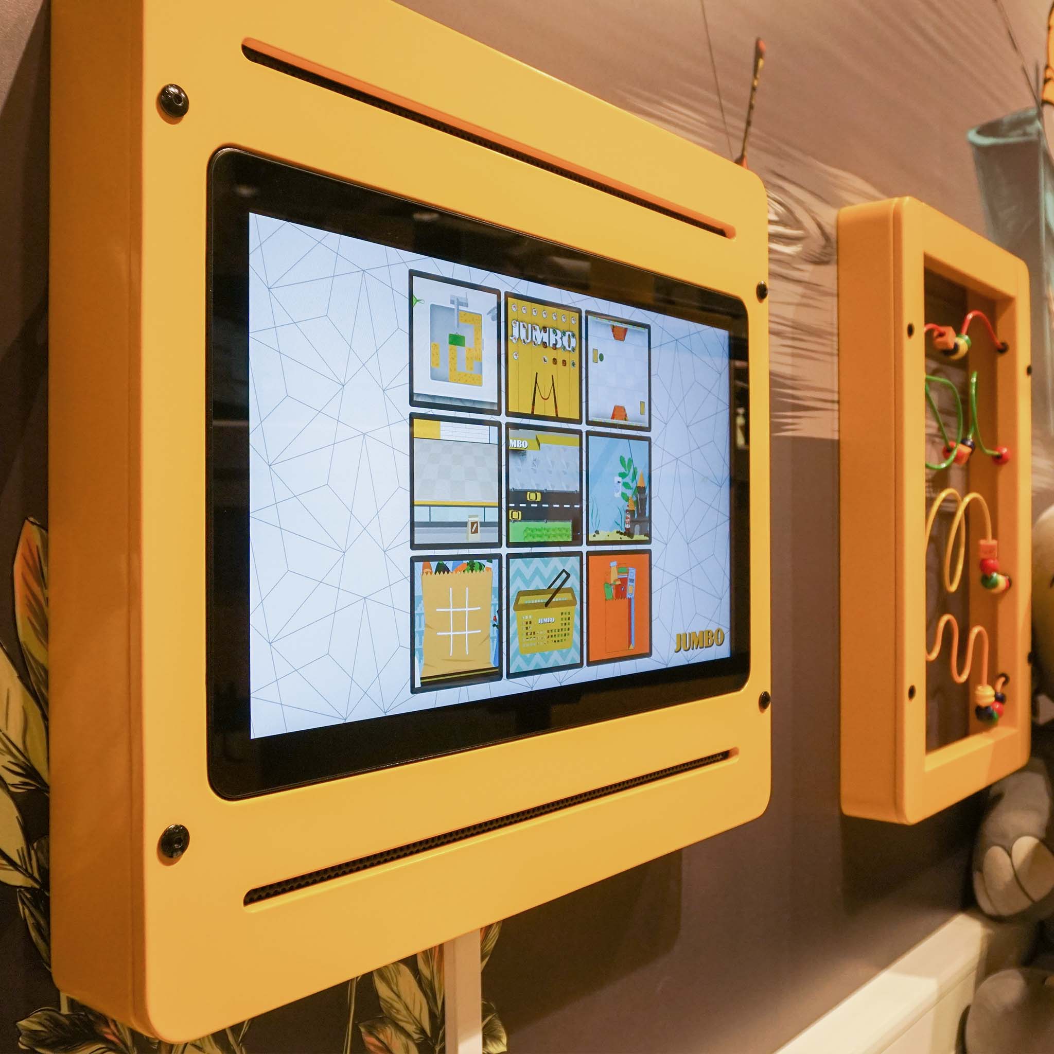 Interactief speelsystem in kinderhoek supermarkt Jumbo Els Boek Interactief speelsystem in kinderhoek supermarkt Jumbo Els Boek