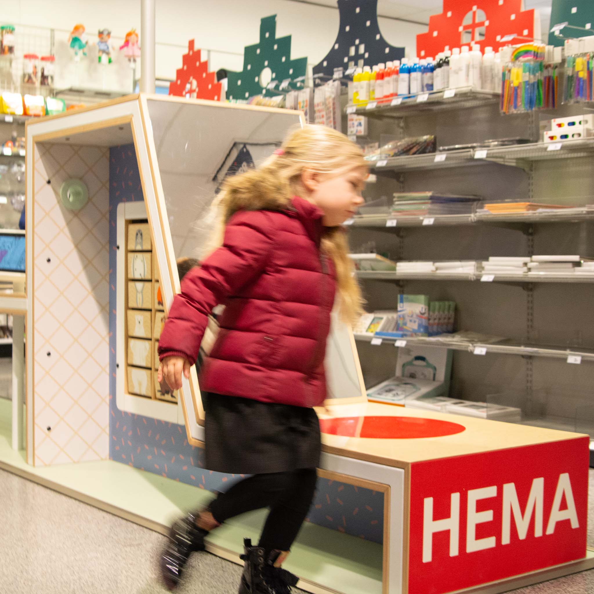 Spelen in de HEMA Dronten met een kinderopstelling Spelen in de HEMA Dronten met een kinderopstelling