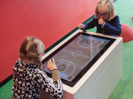 touchtable speeltafel bij KFC restaurants voor nog meer speelplezier en een goede klantervaring touchtable speeltafel bij KFC restaurants voor nog meer speelplezier en een goede klantervaring