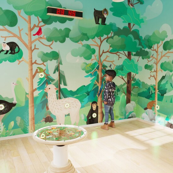 reactie spel voor kinderen met groene muren, aap en lama